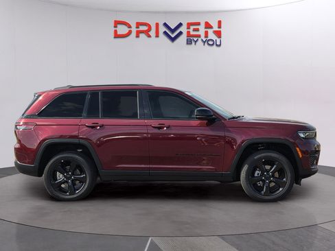 New 2025 Jeep Grand Cherokee Altitude RWD image 6