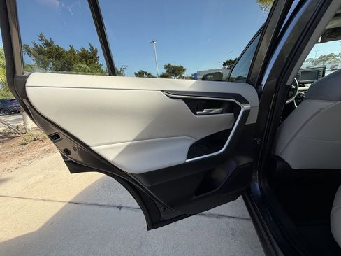 Used 2021 Toyota RAV4 XLE Premium image 28