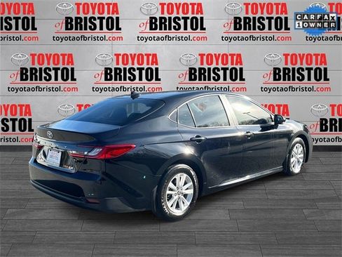 Used 2025 Toyota Camry XLE image 3