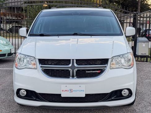 Used 2020 Dodge Grand Caravan SXT image 2