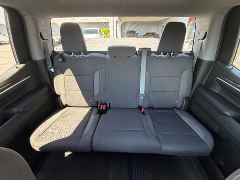 Used 2022 Chevrolet Silverado 1500 LT w/ Z71 Off-Road Package AWD/4WD image 4