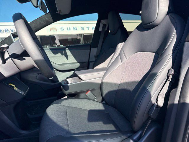 Used 2026 Tesla Model Y 2WD image 6