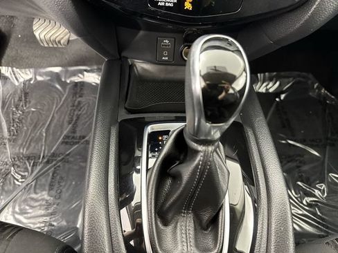 Used 2017 Nissan Rogue SV AWD/4WD image 17