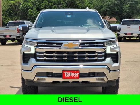 Used 2022 Chevrolet Silverado 1500 LTZ w/ LTZ Convenience Package II AWD/4WD image 3
