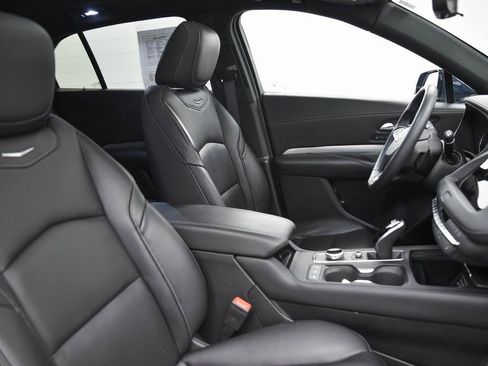 Used 2022 Cadillac XT4 Premium Luxury w/ Enhanced Visibility Package image 15