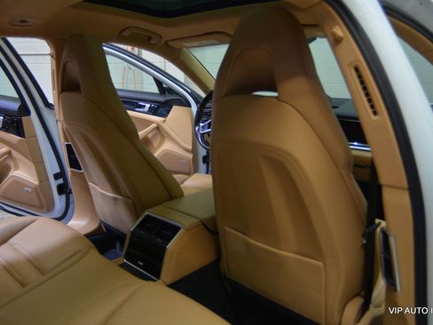 Used 2018 Porsche Panamera 4 AWD/4WD image 19