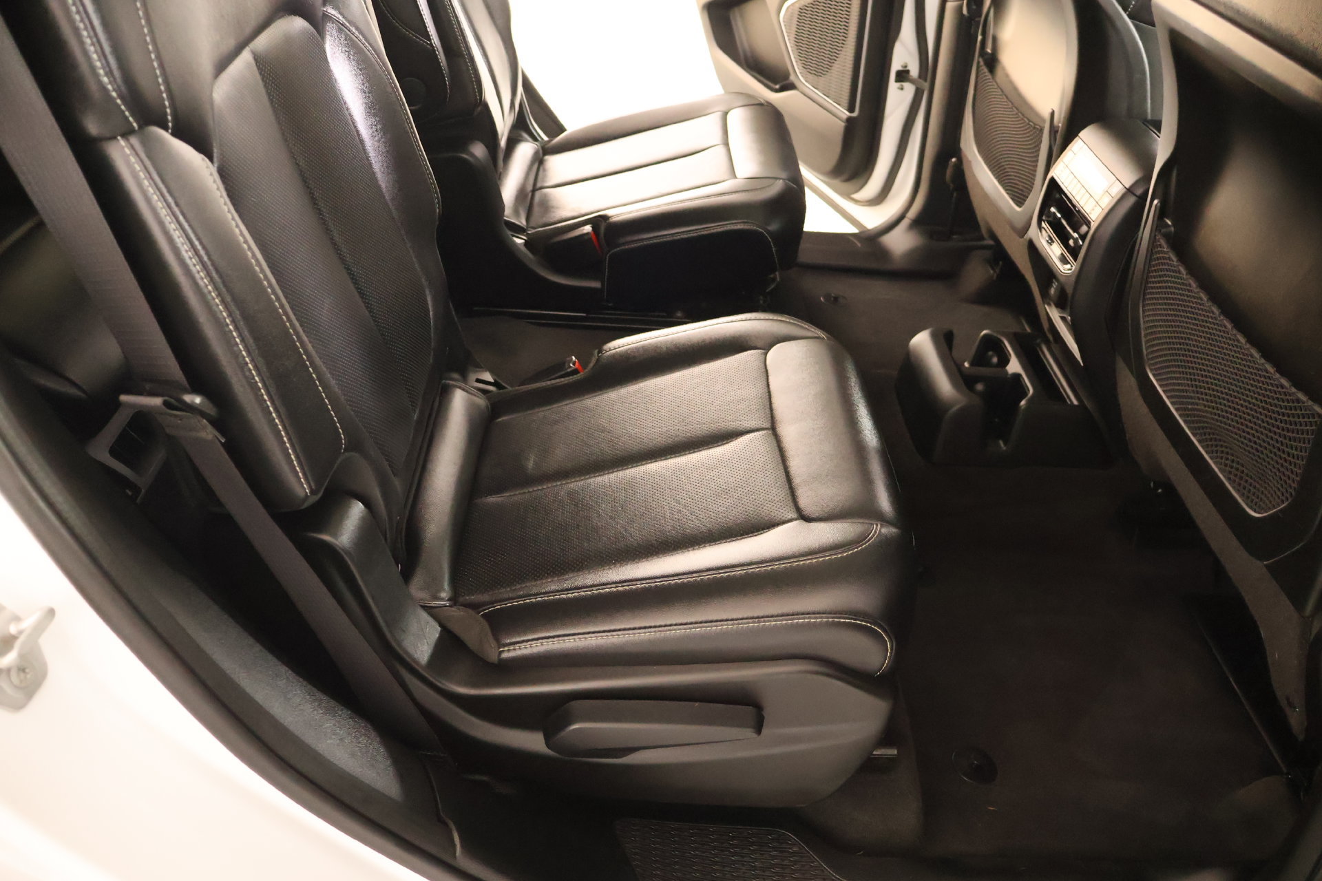 Used 2022 Jeep Grand Cherokee L Limited w/ Luxury Tech Group II RWD image 16