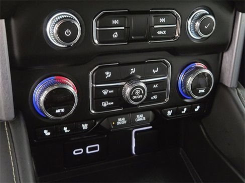 Used 2024 GMC Yukon SLT image 26