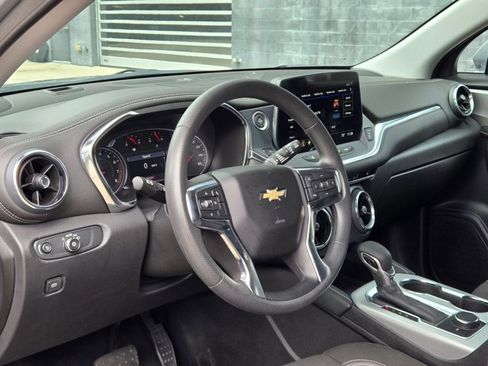 Used 2025 Chevrolet Blazer LT image 9