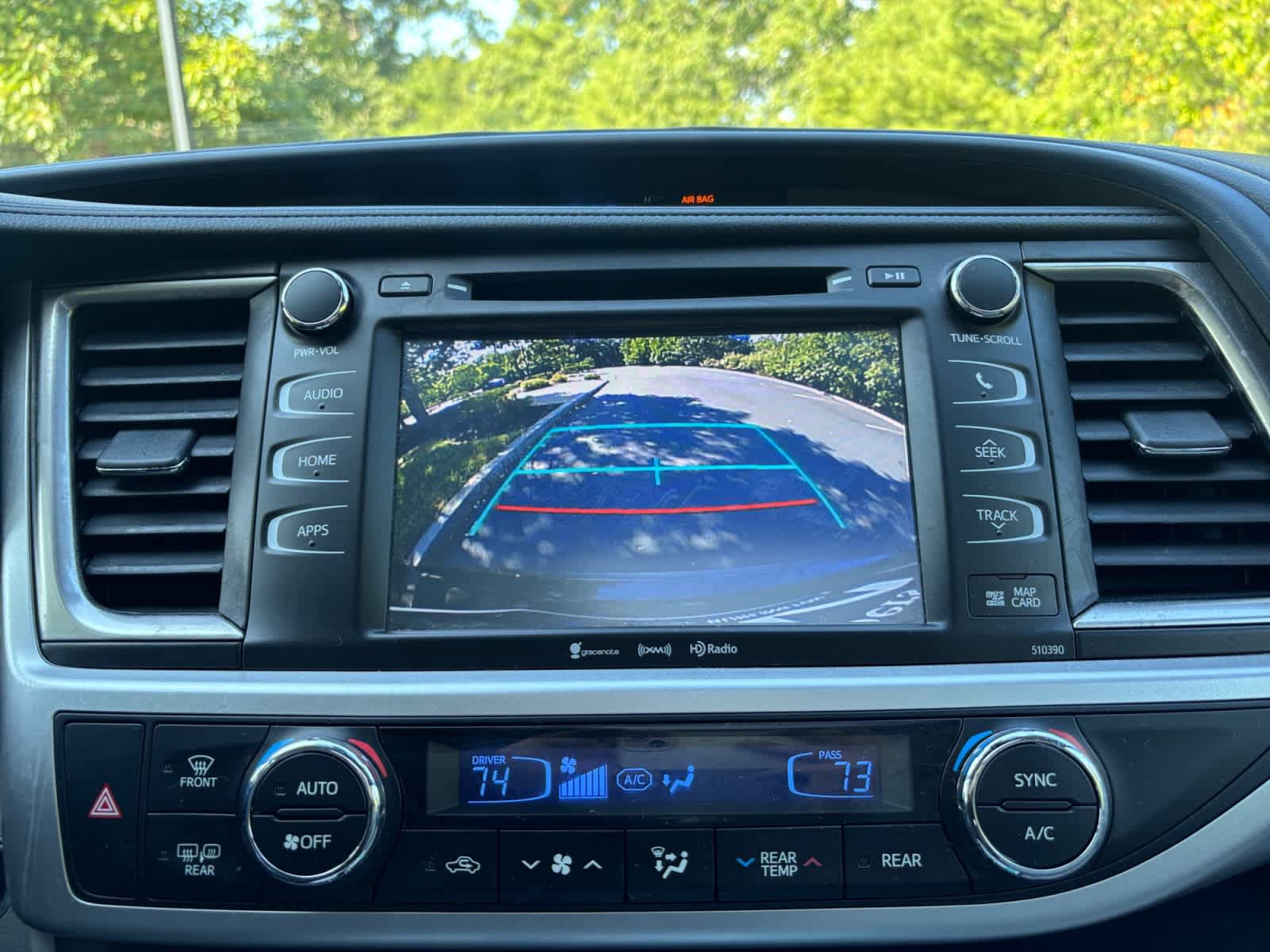 Used 2019 Toyota Highlander XLE AWD/4WD image 28