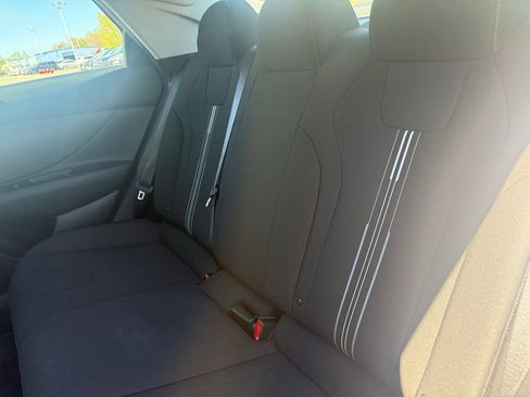 Used 2021 Hyundai Elantra SEL FWD image 31