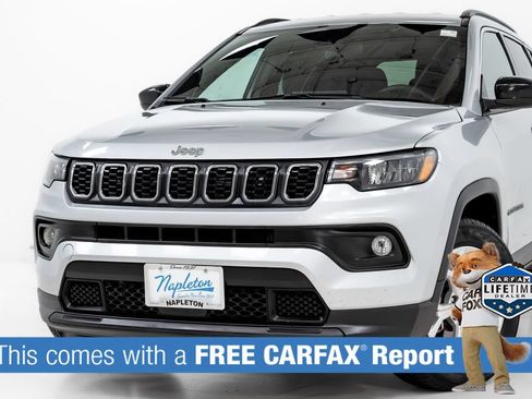 Used 2024 Jeep Compass Latitude AWD/4WD image 2