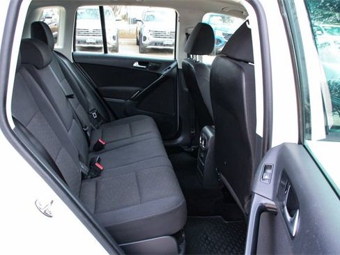 Used 2018 Volkswagen Tiguan Limited image 34