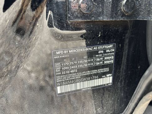 Used 2025 Mercedes-Benz GLB 250 image 32