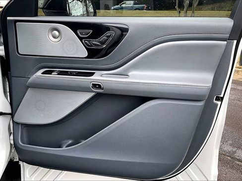 Used 2020 Lincoln Aviator Reserve w/ Equipment Group 202A image 24