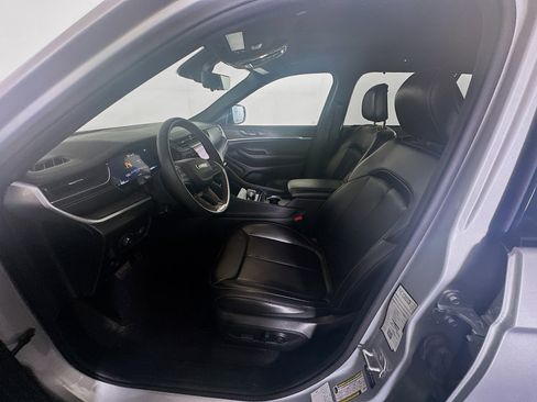 Used 2024 Jeep Grand Cherokee L Limited w/ Luxury Tech Group II image 13