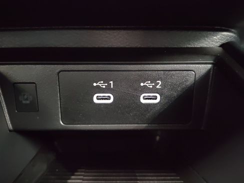 Used 2025 Nissan Kicks SR FWD image 21
