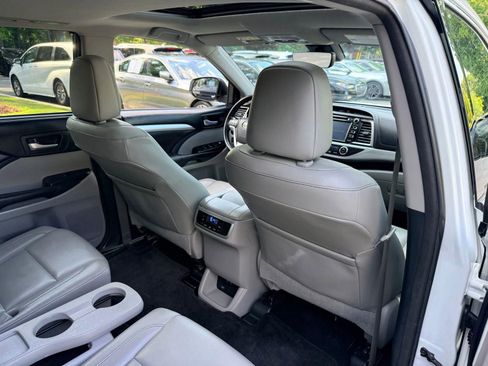 Used 2018 Toyota Highlander XLE FWD image 30