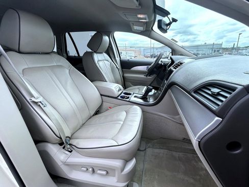 Used 2015 Lincoln MKX AWD w/ Equipment Group 101A image 16