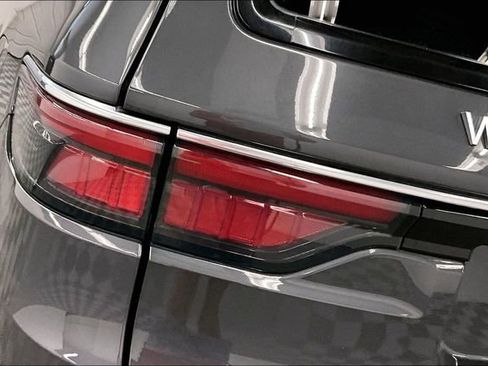 Used 2023 Jeep Wagoneer 4WD w/ Premium Group I image 36