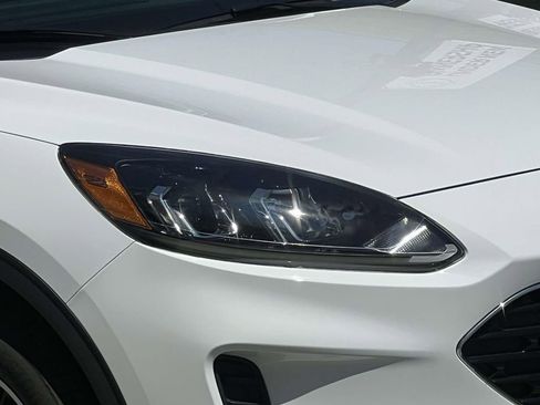 Used 2022 Ford Escape SE w/ SE Sport Appearance Package AWD/4WD image 9