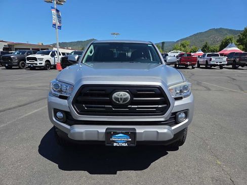 Used 2018 Toyota Tacoma SR5 AWD/4WD image 14