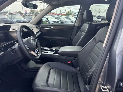 Certified 2025 Volkswagen Atlas SEL AWD/4WD image 12