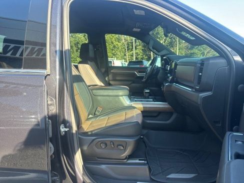 Used 2023 Chevrolet Silverado 1500 High Country w/ High Country Premium Package AWD/4WD image 46