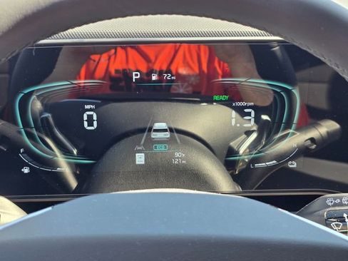 New 2025 Kia Niro EX Touring image 9