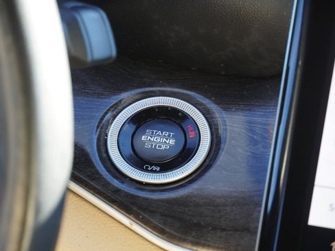 Used 2023 Jeep Grand Cherokee Limited image 32