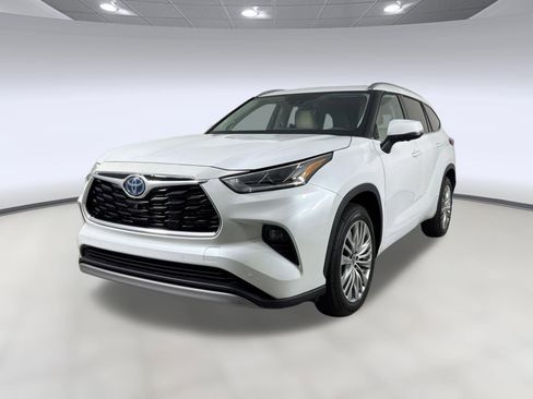 Used 2023 Toyota Highlander Platinum FWD image 1
