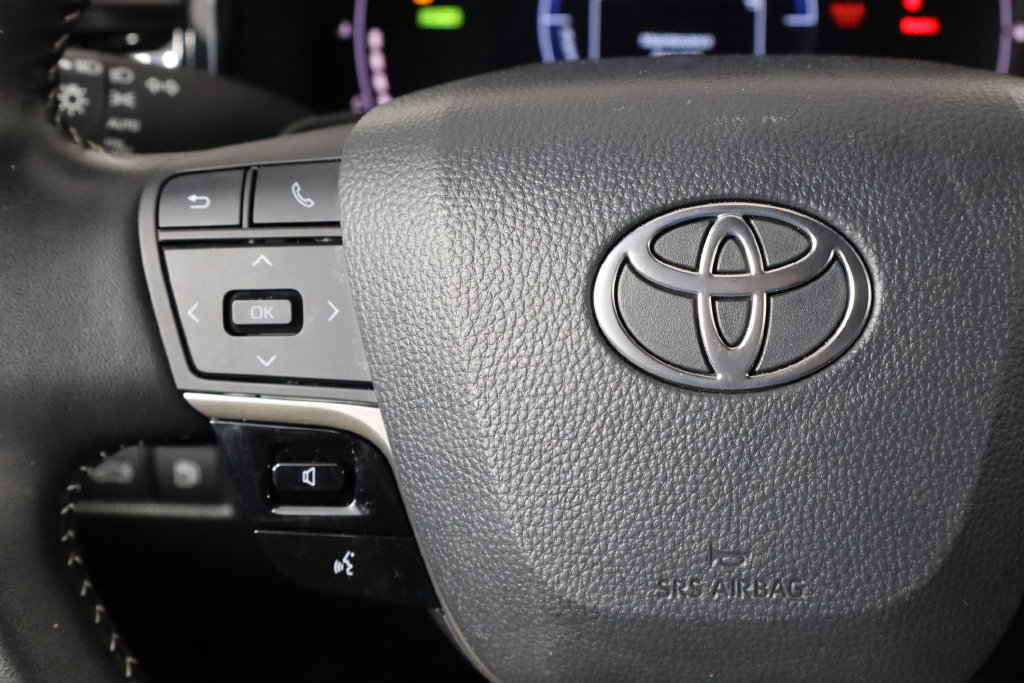 Used 2026 Toyota Camry SE FWD image 8