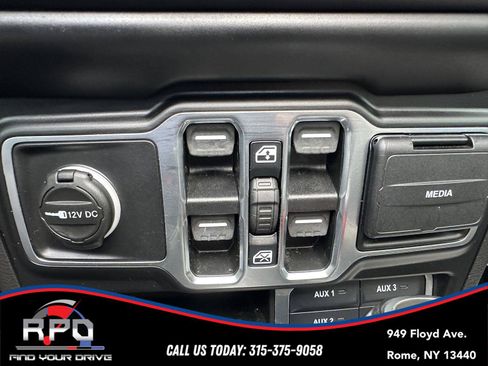 Used 2021 Jeep Wrangler Unlimited Sahara w/ Cold Weather Group AWD/4WD image 22