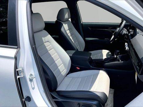 Used 2024 Honda CR-V Sport Touring image 9