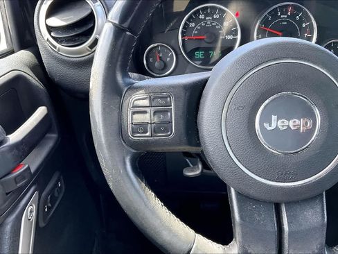 Used 2017 Jeep Wrangler Unlimited Sahara w/ Connectivity Group AWD/4WD image 24