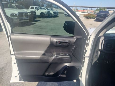 Used 2020 Toyota Tacoma SR RWD image 12