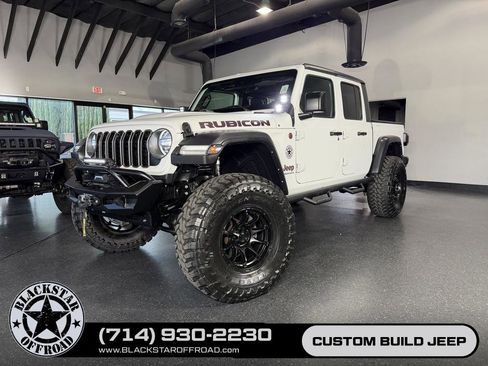 Used 2024 Jeep Gladiator Rubicon w/ Technology Group AWD/4WD image 32