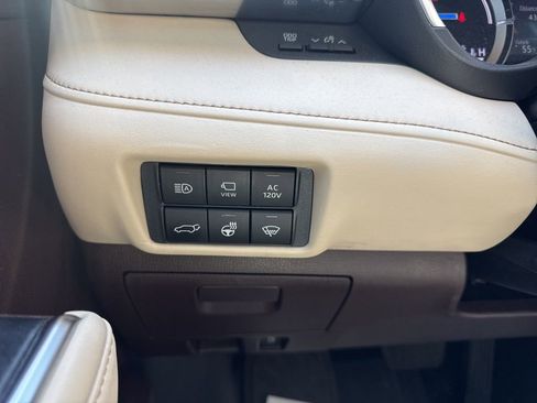 Used 2021 Toyota Highlander Platinum image 9