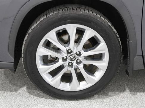 Used 2020 Toyota Highlander Limited image 24