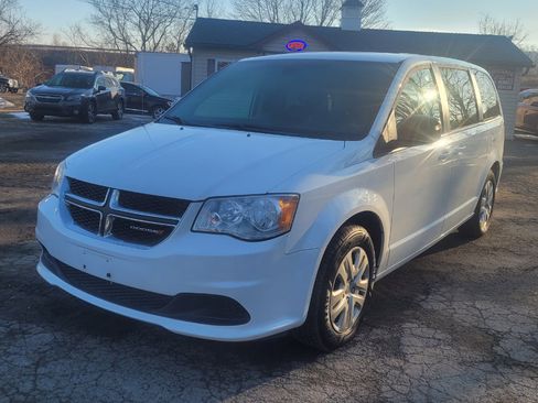 Used 2018 Dodge Grand Caravan SE w/ UConnect Hands-Free Group image 4
