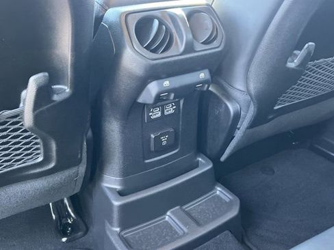 Used 2024 Jeep Wrangler Unlimited Rubicon image 27