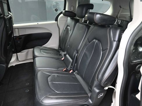 Used 2020 Chrysler Pacifica Touring-L Plus FWD image 22
