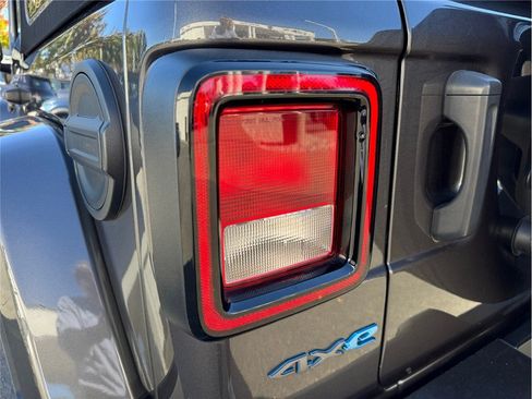 Used 2024 Jeep Wrangler Unlimited AWD/4WD image 20