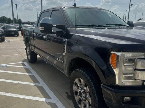 Used 2019 Ford F250 Platinum w/ Platinum Ultimate Package AWD/4WD image 1