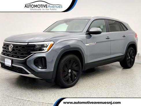 Used 2024 Volkswagen Atlas Cross Sport SE FWD image 1