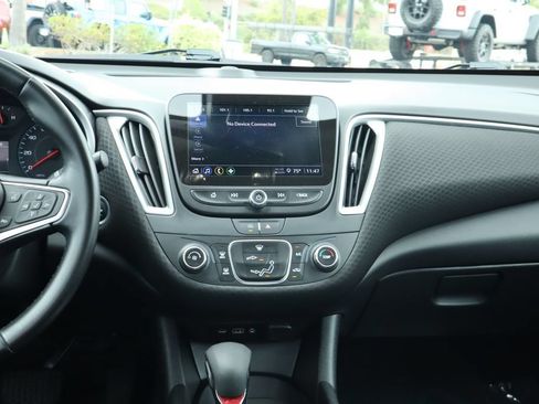 Used 2025 Chevrolet Malibu RS FWD image 27