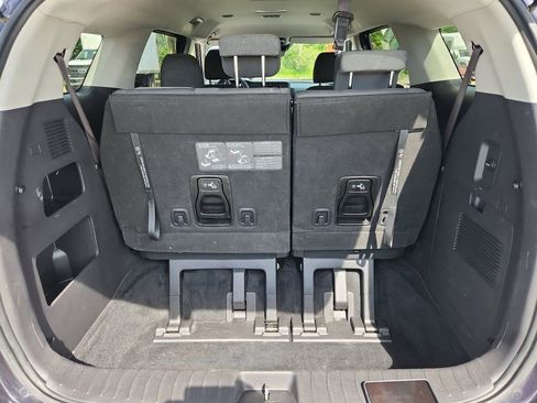 Used 2023 Kia Carnival LX image 46