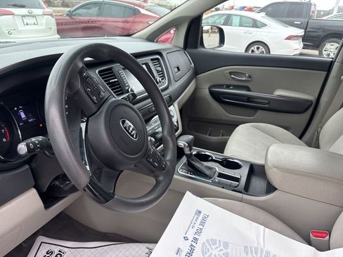 Used 2021 Kia Sedona LX FWD image 32
