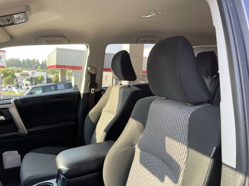 Certified 2021 Toyota 4Runner SR5 AWD/4WD image 18