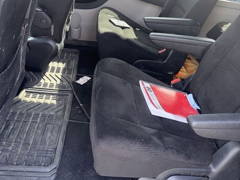 Used 2016 Dodge Grand Caravan SXT FWD image 9